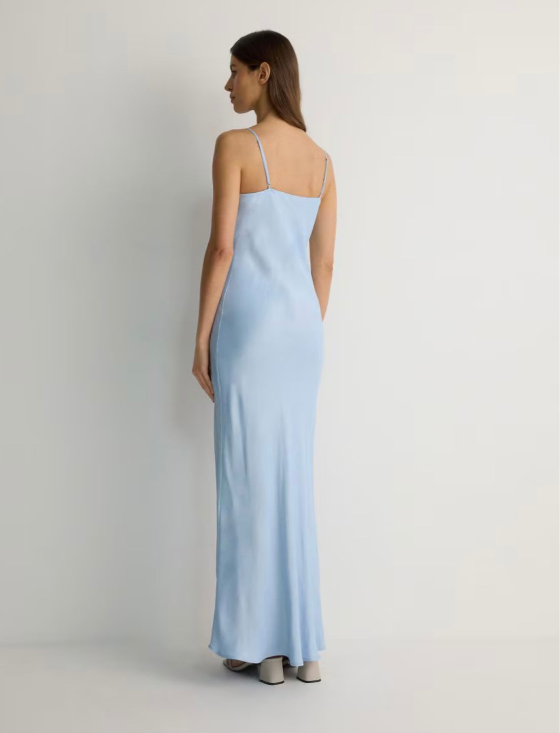 N-Robe en satin bleu claire