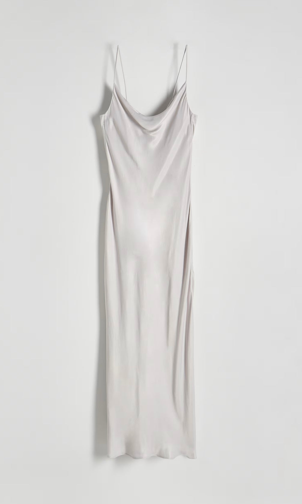 L-Robe en satin gris claire